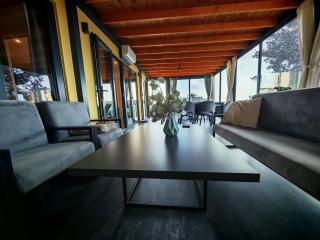 KastHouse Yellow by Vellaris, Luxury Mobile Home - 2