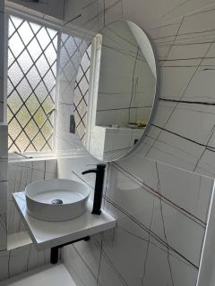 Private Detached Guest House with full kitchen living room and utility room Completely Separate from the Main House - 3