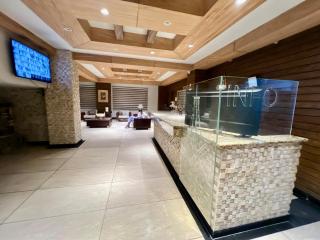 The Crimson Lounge - 3BR Apt Balcony with Basement Parking - 9