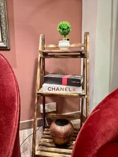 The Crimson Lounge - 3BR Apt Balcony with Basement Parking - 5