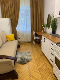 Квартира з балконом в центрі на Утьосова - 2