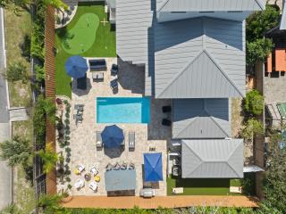 5 Bedroom Beach Retreat with Pool, Game Room, Steps to Sand - 8