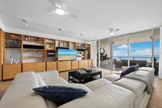 Stylish 3BR with Bay Views Beach Access - 0