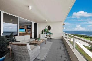 Stylish 3BR with Bay Views Beach Access - 6