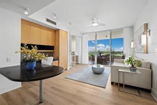 Stylish 3BR with Bay Views Beach Access - 3