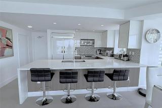 Bal Harbour Beach Hideaway Walk to the Water - 8