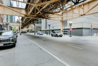 Blueground The Loop pool AC nr Willis Tower CHI-1175 - 8