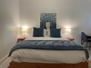 Charming 2BD1BA in Hip Area - Near Metro - 6