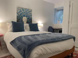 Charming 2BD1BA in Hip Area - Near Metro - 5