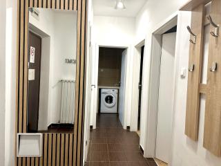 Prime Stay - Deluxe 2 Bedroom Family Apartment with Balcony - Budapest - 5