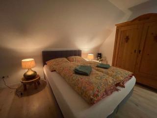 Zwei Zimmer, Küche, Badezimmer, Aufenthaltsraum - 3