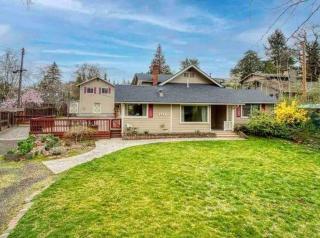 Medford Home And 2 Condos With Pool - 9