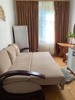 Квартира з балконом в центрі на Утьосова - 1