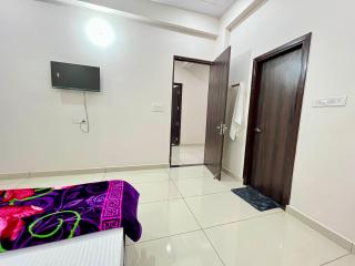 HOTEL GLORY IN Chatha meel,raitha road lucknow - 7