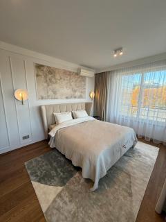 Luxury Oasis in the Heart of the City - 8