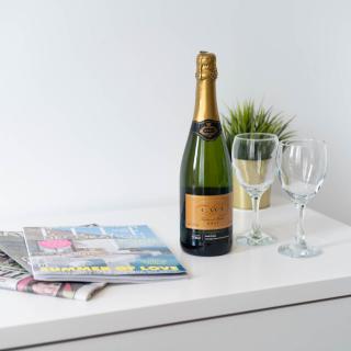 Four Bedroom House - Parking - Garden - Netflix 22C - 1