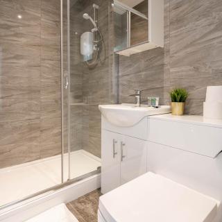 Four Bedroom House - Parking - Garden - Netflix 22C - 4