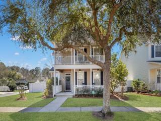 Coastal Quarters in Bluffton - Dog Friendly! Bluffton Park Lowcountry Charmer - 0