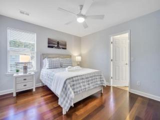 Coastal Quarters in Bluffton - Dog Friendly! Bluffton Park Lowcountry Charmer - 2