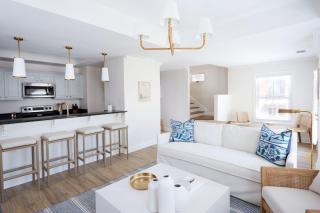 May River Breeze! 3-Story Townhouse in Old Town's Promenade - 0