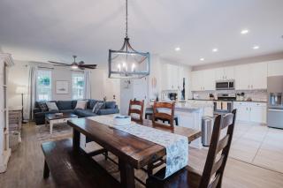 Lowcountry Lodge! In the heart of historic Old Town Bluffton SC - 1