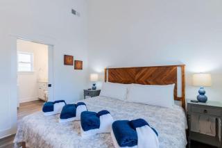 Charming Old Town Loft, nestled in the Heart of Historic Bluffton, SC - 1