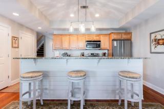 Pearl of the Promenade - Old Town Bluffton, SC 2 Bed Townhome in Prime Location - 4