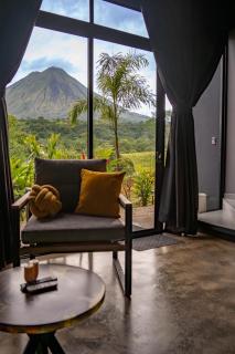 Cozy Volcano View Stay Brand New & Hot Tub - 4