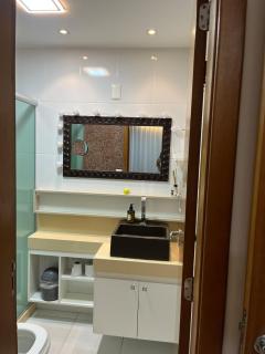 Lindo apartamento na quadra praia e perto de padaria e mercado - 1