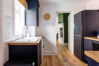 5 mins to St James Park, Free Parking, Sleeps 6 - 7