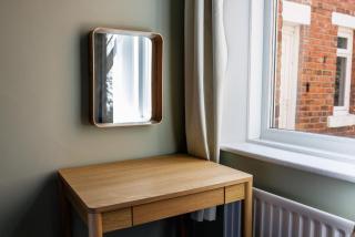 5 mins to St James Park, Free Parking, Sleeps 6 - 5