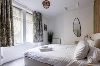 5 mins to St James Park, Free Parking, Sleeps 6 - 3