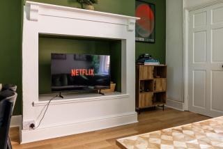 5 mins to St James Park, Free Parking, Sleeps 6 - 2