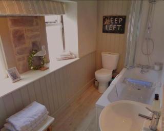 Cozy tucked-away Barn conversion in Matlock Green - 9