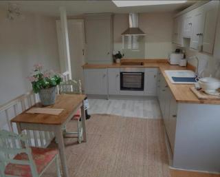 Cozy tucked-away Barn conversion in Matlock Green - 8