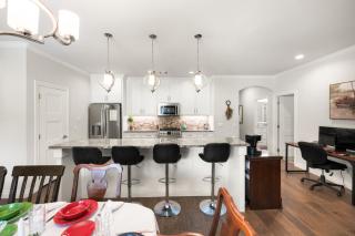 Chic 4BR Retreat Near Downtown - 6