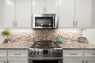 Chic 4BR Retreat Near Downtown - 3