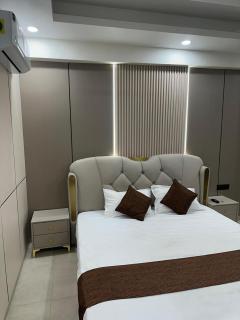 Regal StayThe Perfect Blend of Luxury And Comfort - 6