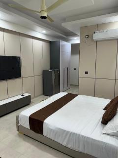 Regal StayThe Perfect Blend of Luxury And Comfort - 3