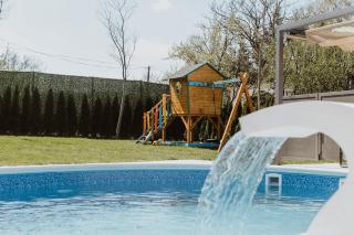 A frame pool house - 7