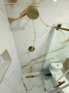 Toronto 3BR Entire Home - 2BA - Minutes to Hwy 401 - 6