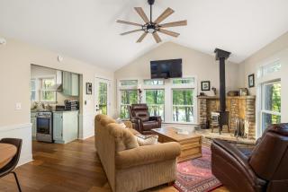 Private Cozy Lake Escape - 9