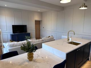 Luxury 2Bed 2 Bath Apartment in Historic Bank - 3