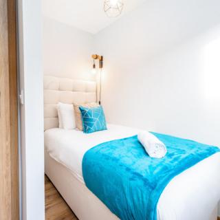 Two Bed Apartment - Two Parking Spaces - Stourbridge 1cSt - 3