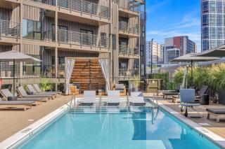 Hyve-Retro Modern-Full Gym-Walk to Broadway - 5