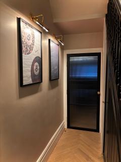 Luxury Center Neath Stay - 4