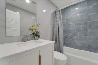 Spacious 3BR Oasis Pool Fire Pit & Family Fun - 4