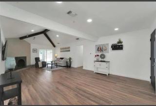 Spacious 3BR Oasis Pool Fire Pit & Family Fun - 1