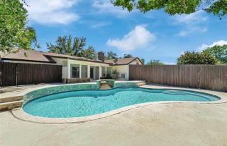 Spacious 3BR Oasis Pool Fire Pit & Family Fun - 6