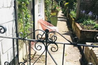 Mews Cottage off Marlborough High Street - 8